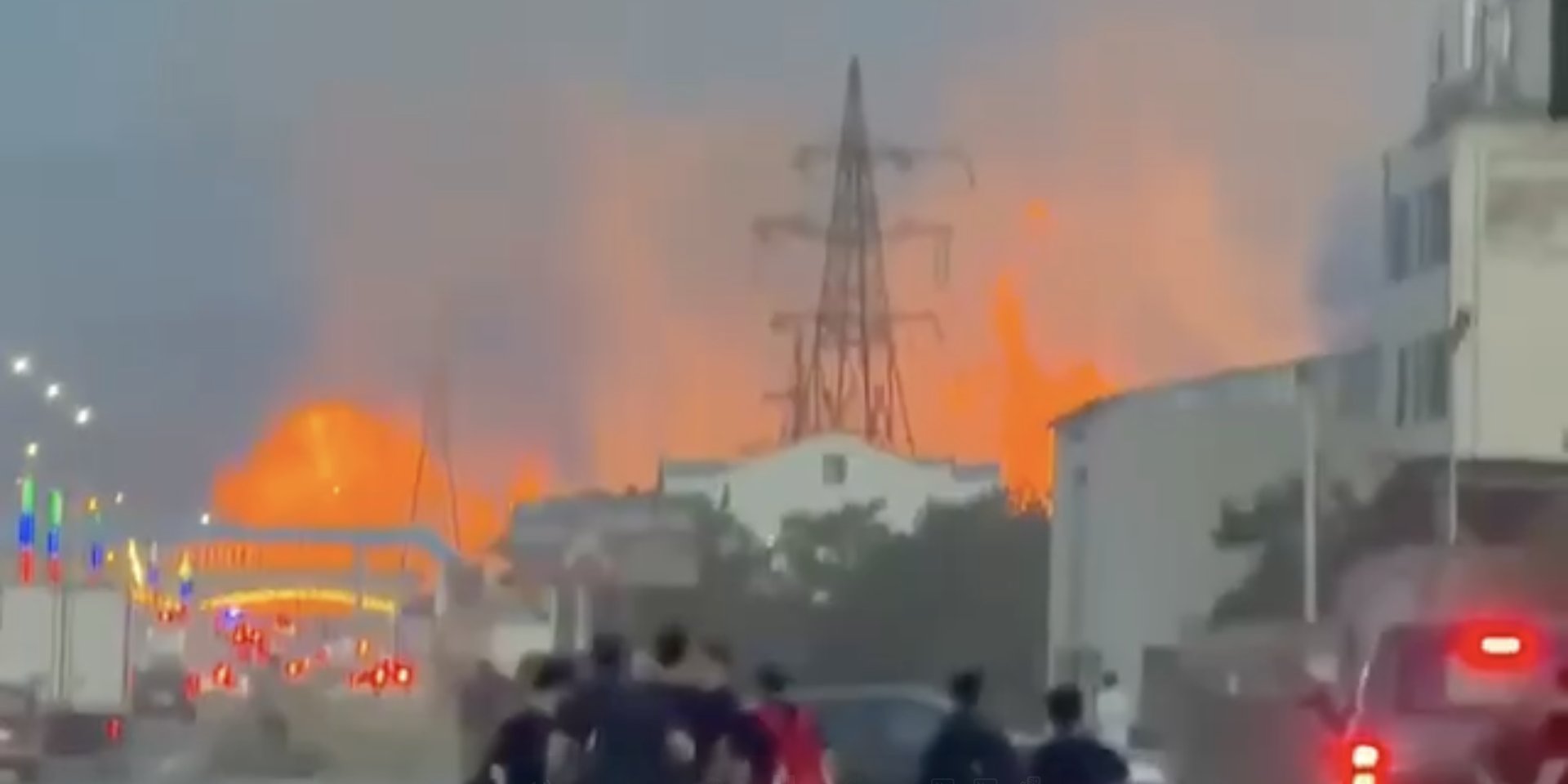 В Кизилюрте горит магистральный газопровод после взрыва