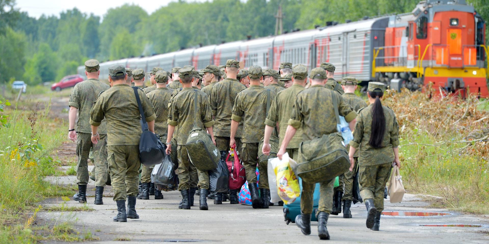 Призыв в армию впервые пройдет с электронными повестками. Как теперь не попасть на срочную службу?
