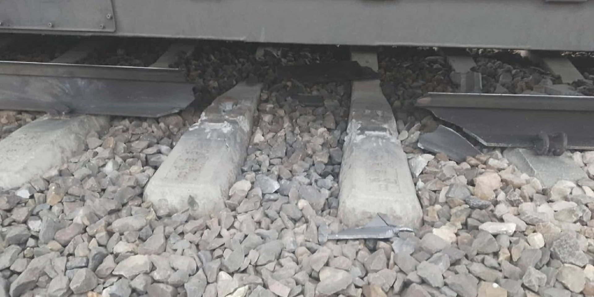 В Польше подорвали железнодорожное полотно на пути в Жешув. Это крупнейший хаб поставок западного вооружения в Украину