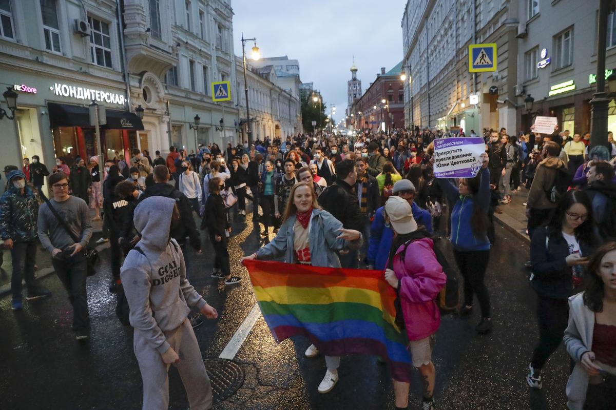 Закон о запрете пропаганды ЛГБТ в России статья КоАП РФ, штрафы