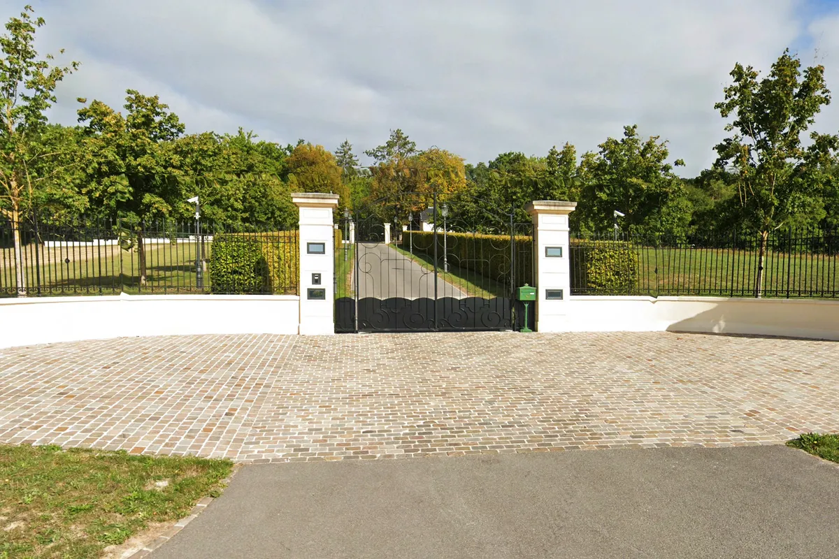 Ворота в особняк Шато-де-Монтапо 