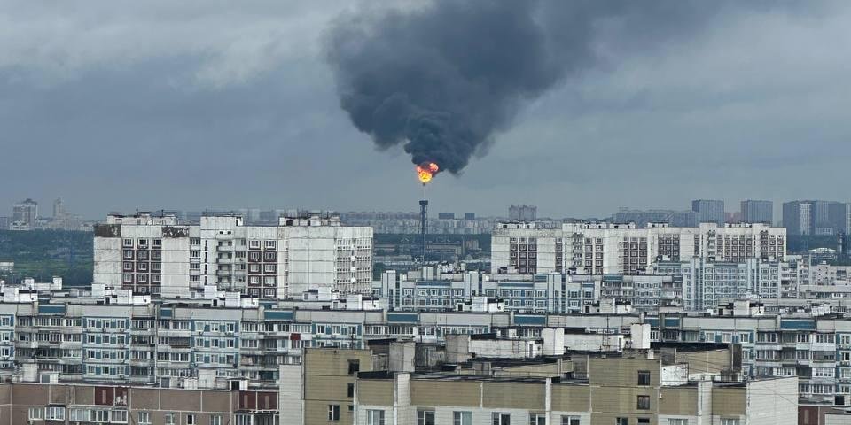 В московской Капотне после атаки БПЛА горит НПЗ