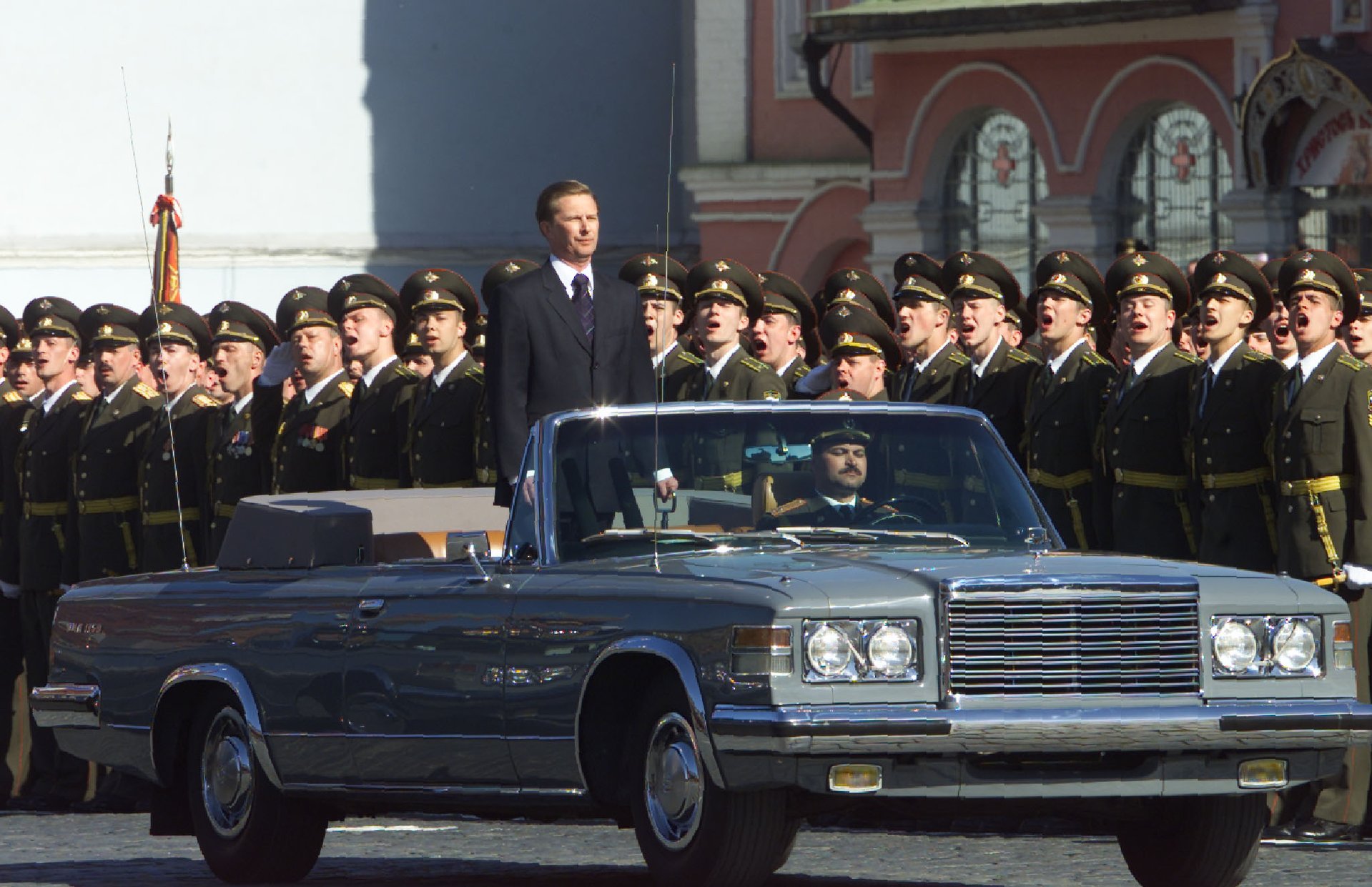 Сергей Иванов принимает парад победы, 9 мая 2002 года