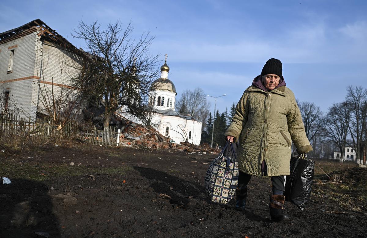 Жительница Суджанского района во время эвакуации российскими силами 13 марта 2025 года