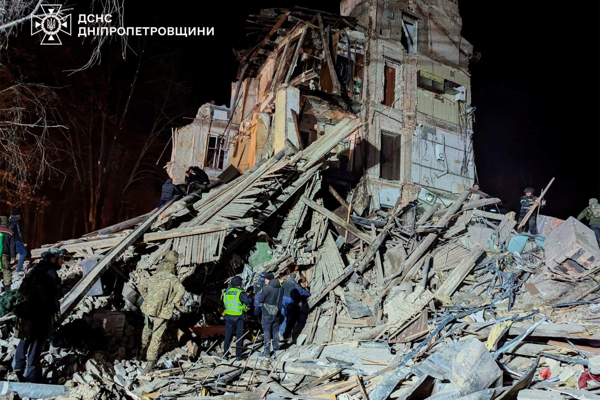 Развалины жилого дома, разрушенного в результате ракетного удара по Кривому Рогу в ночь на 25 декабря 2024 года