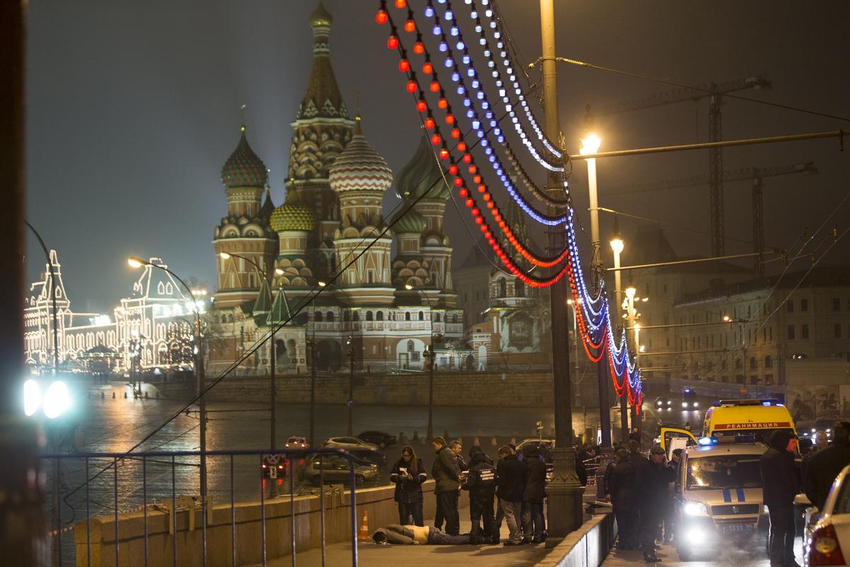 Бориса Немцова убили рядом с Кремлем  