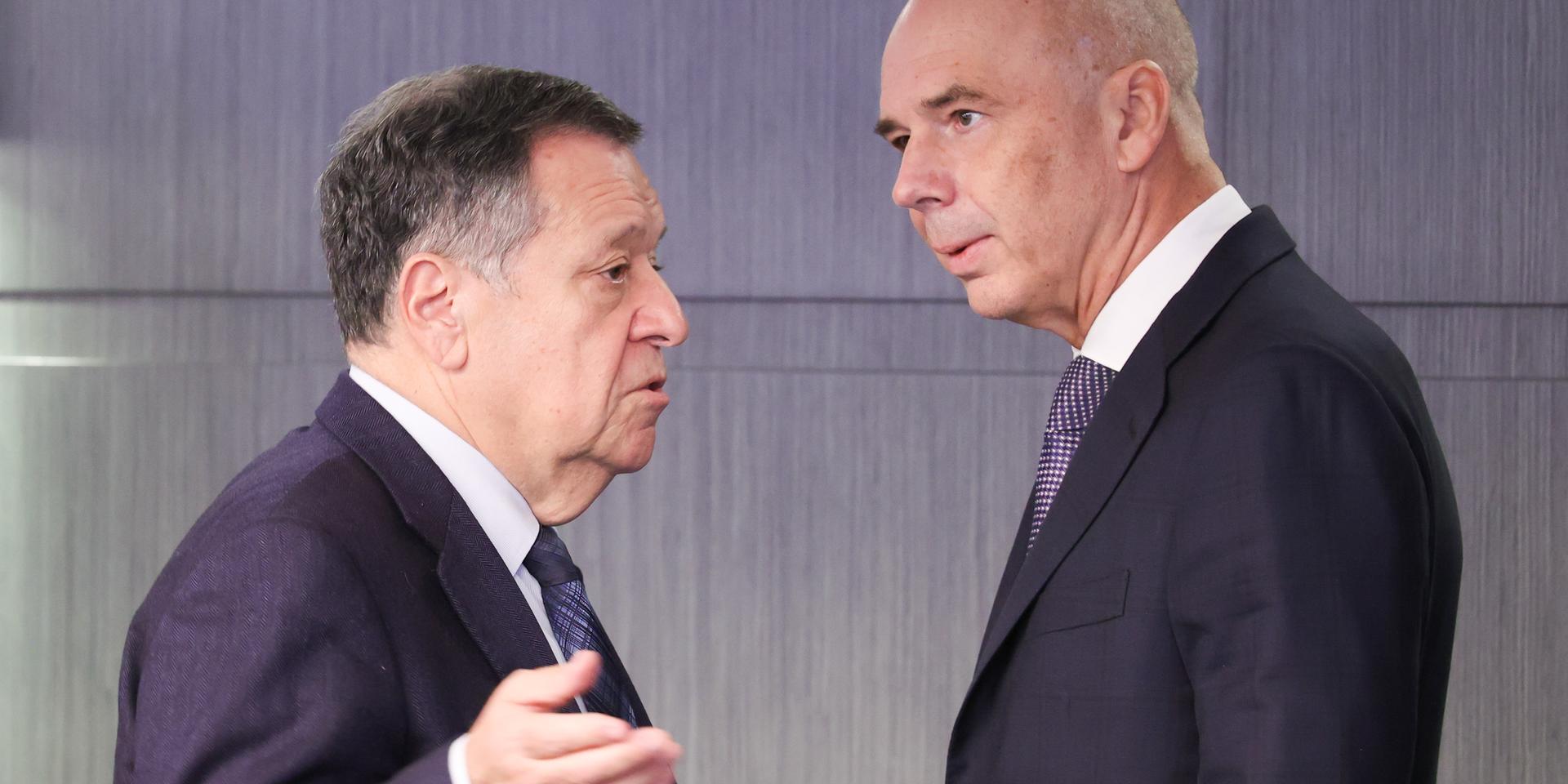 Самозанятость отменяют. Выпускников медвузов заставят отрабатывать. Путин больше не хочет договариваться с Трампом