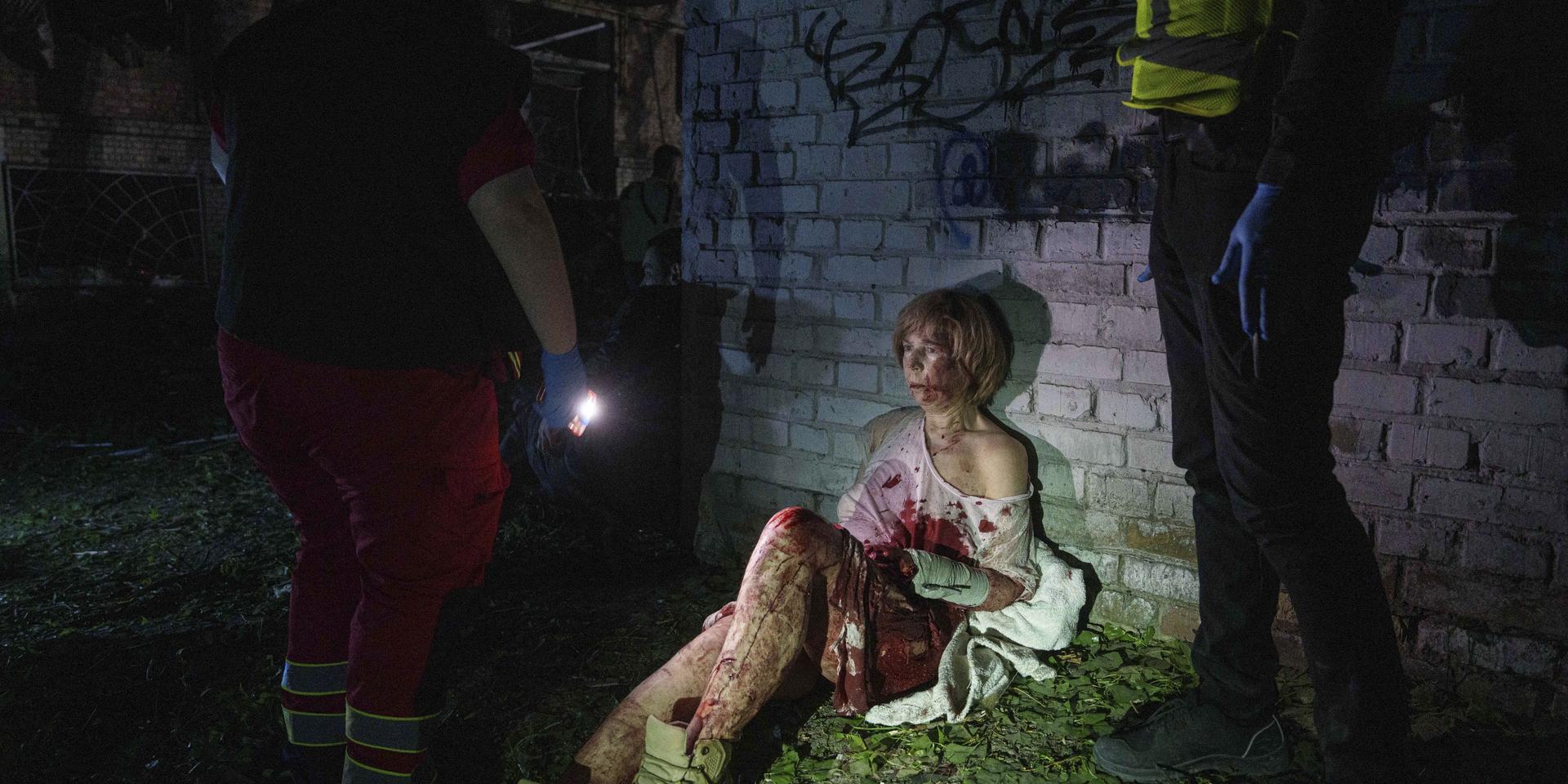 Российской ракетой в Киеве убило 12 человек. Пострадали 90. Трамп призвал Путина остановиться