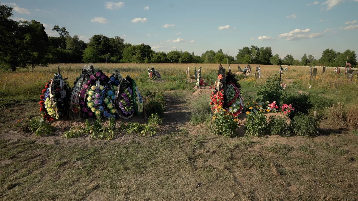 Кладбище в Андреевке, на котором похоронены убитые российскими военными 