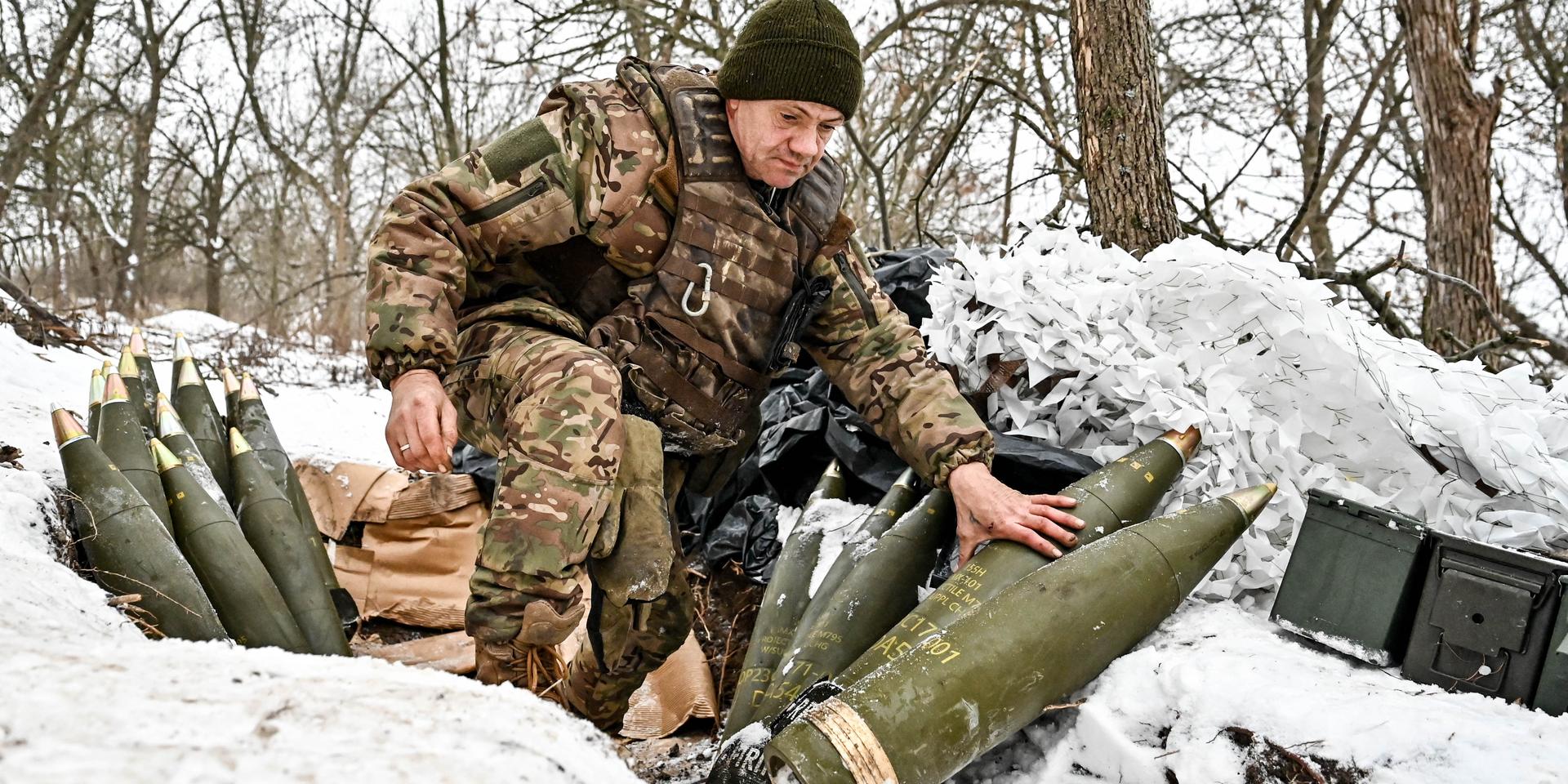 Артиллерийские снаряды и ракеты для ПТРК доставят в Украину первой партией из нового американского пакета помощи
