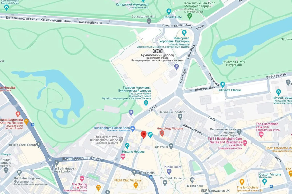 The royal residence, Buckingham Palace, is right on the doorstep