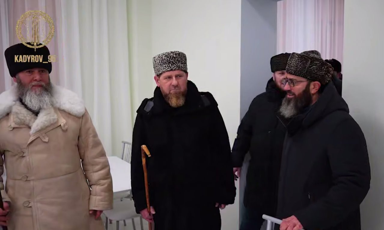 На фото: Рамзан Кадыров на открытии школы хафизов в селе Новом Шарое в начале декабря 2025 года