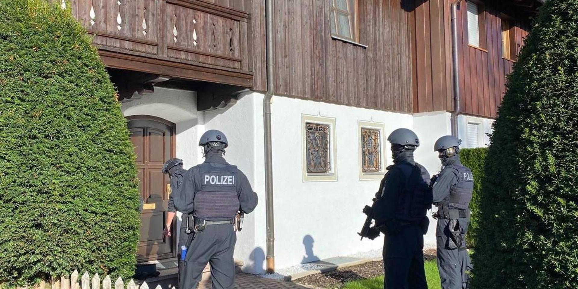 В баварских виллах Алишера Усманова проходят обыски
