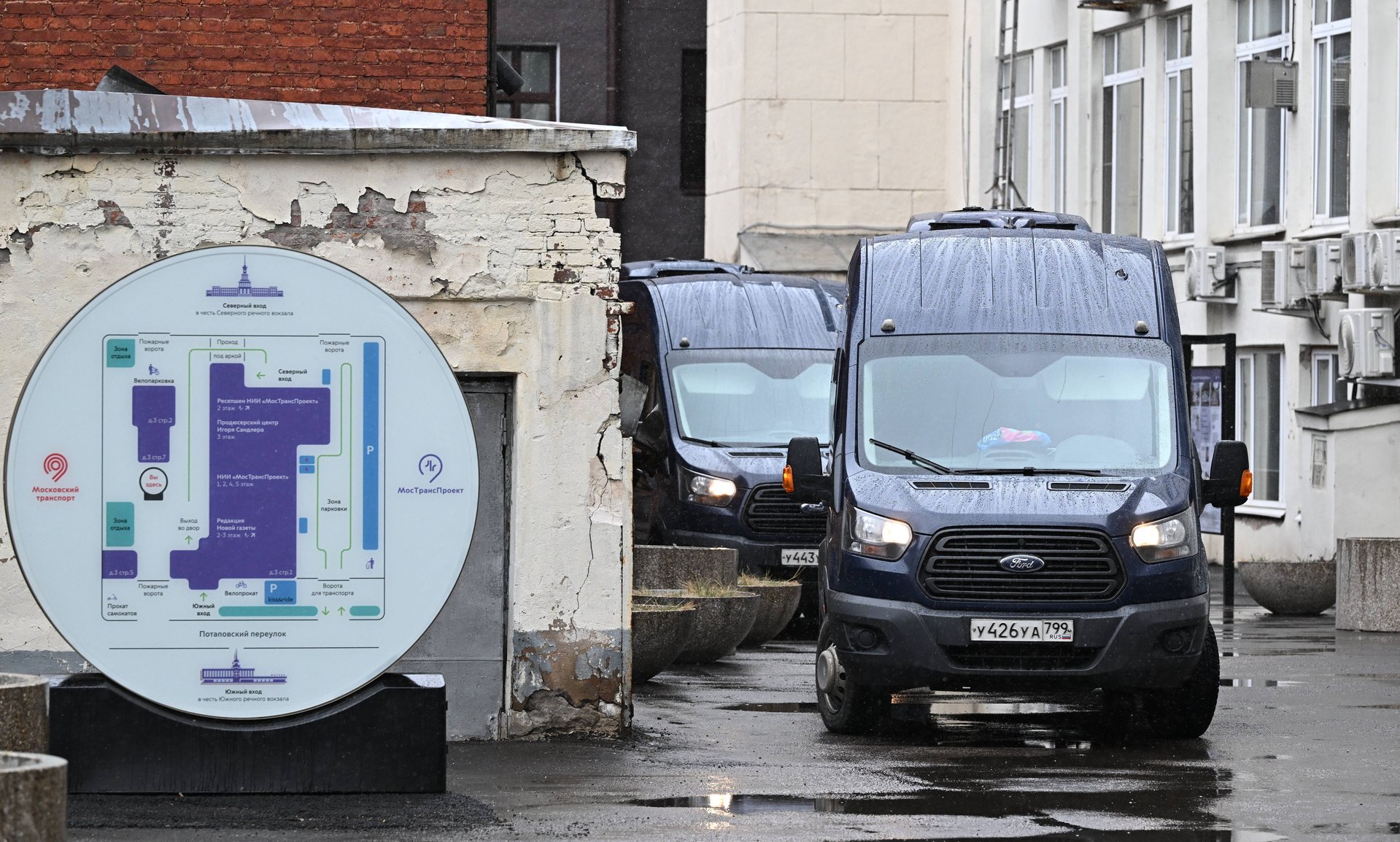 Силовики приехали с обыском в редакцию «Новой газеты» в Москве