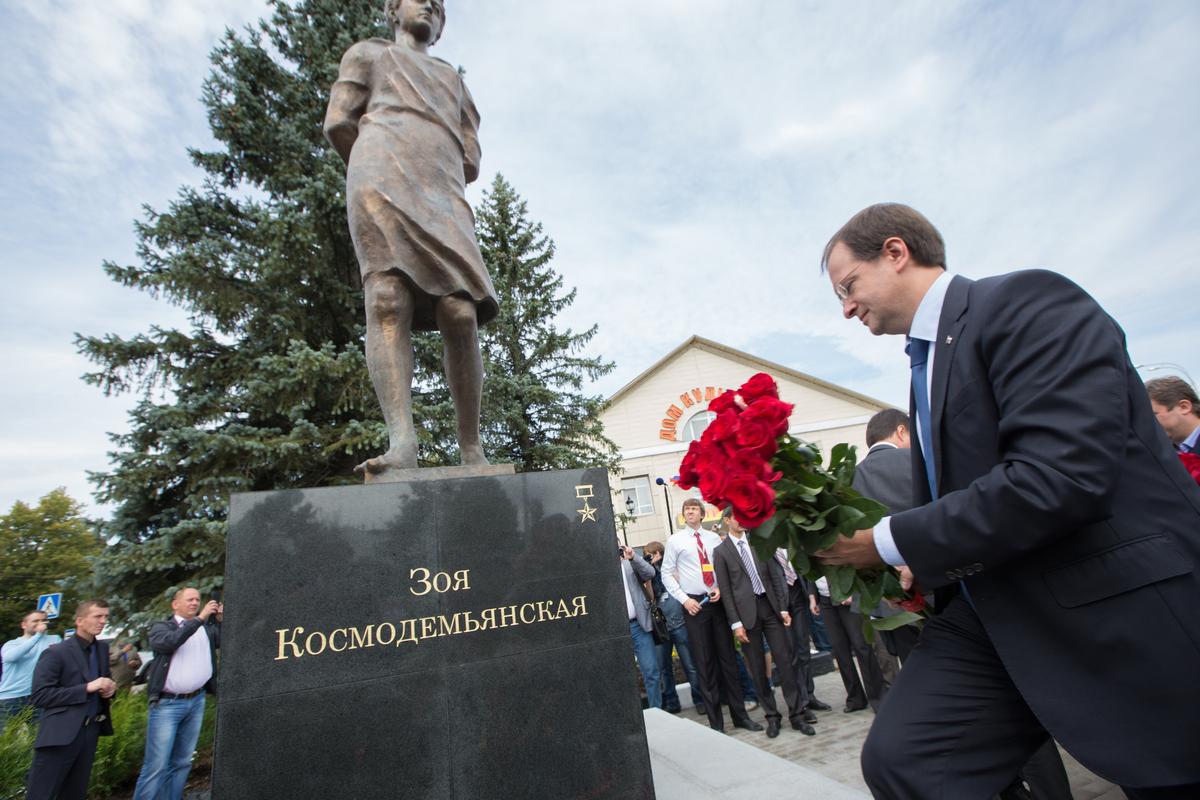 Владимир Мединский на открытии памятника Зое Космодемьянской в Рузе, 30 августа 2013 года