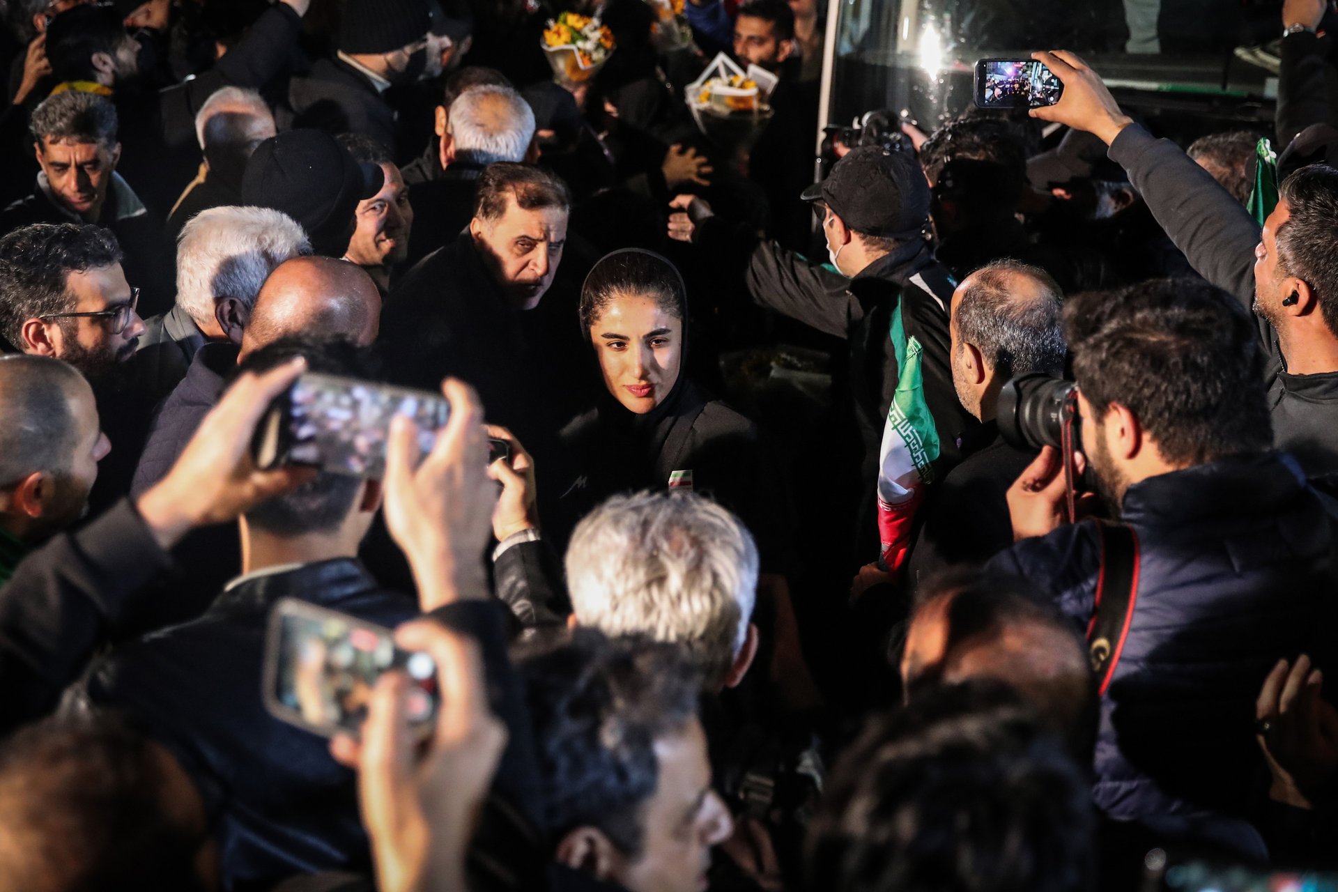 Торжественная церемония в честь футболисток сборной Ирана, вернувшихся с Олимпиады в Австралии. Некоторые из них сначала подали, а потом отозвали свои заявления об убежище