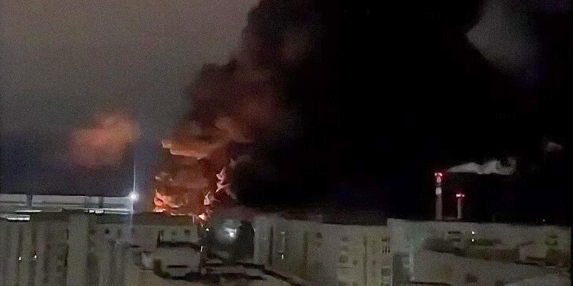 Почти 300 дронов атаковали российские регионы. В Москве отменены и задержаны свыше 170 авиарейсов, удары пришлись по химзаводам в двух регионах