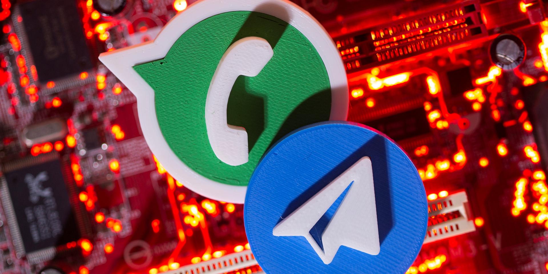 РКН заявил о частичной блокировке WhatsApp и «Телеграма»