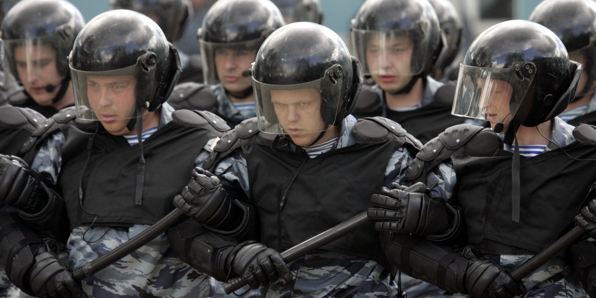 В Москве росгвардейцы избили дубинками посетителей панк-фестиваля и применили к ним электрошокеры