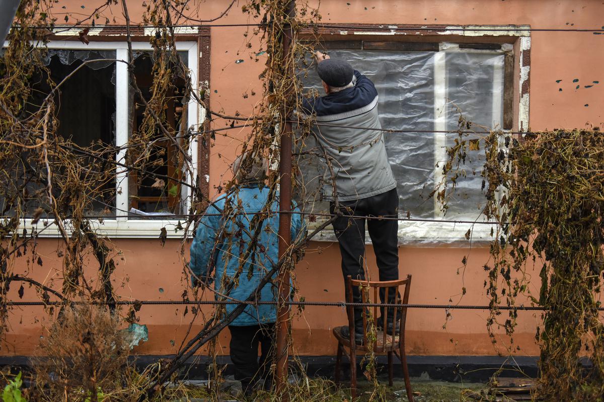 Жители Посад-Покровского, вернувшиеся после эвакуации