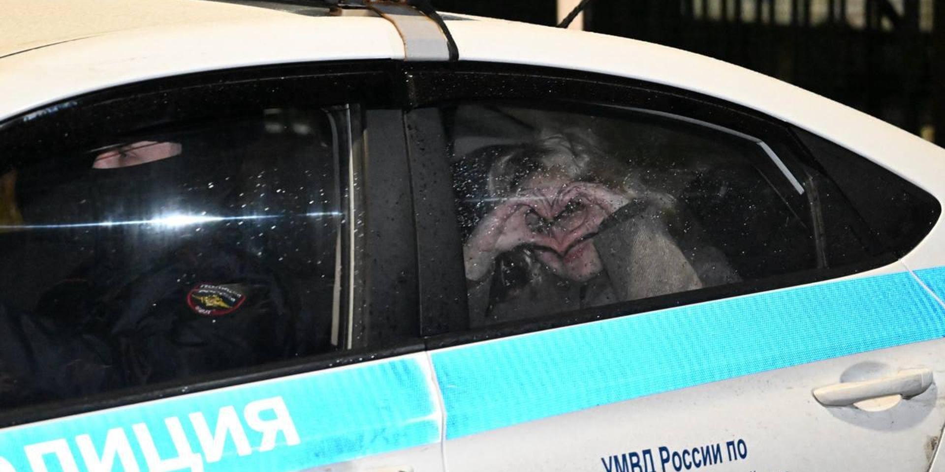 Певицу Наоко и гитариста петербургской уличной группы «Стоптайм» задержали на выходе из спецприемников