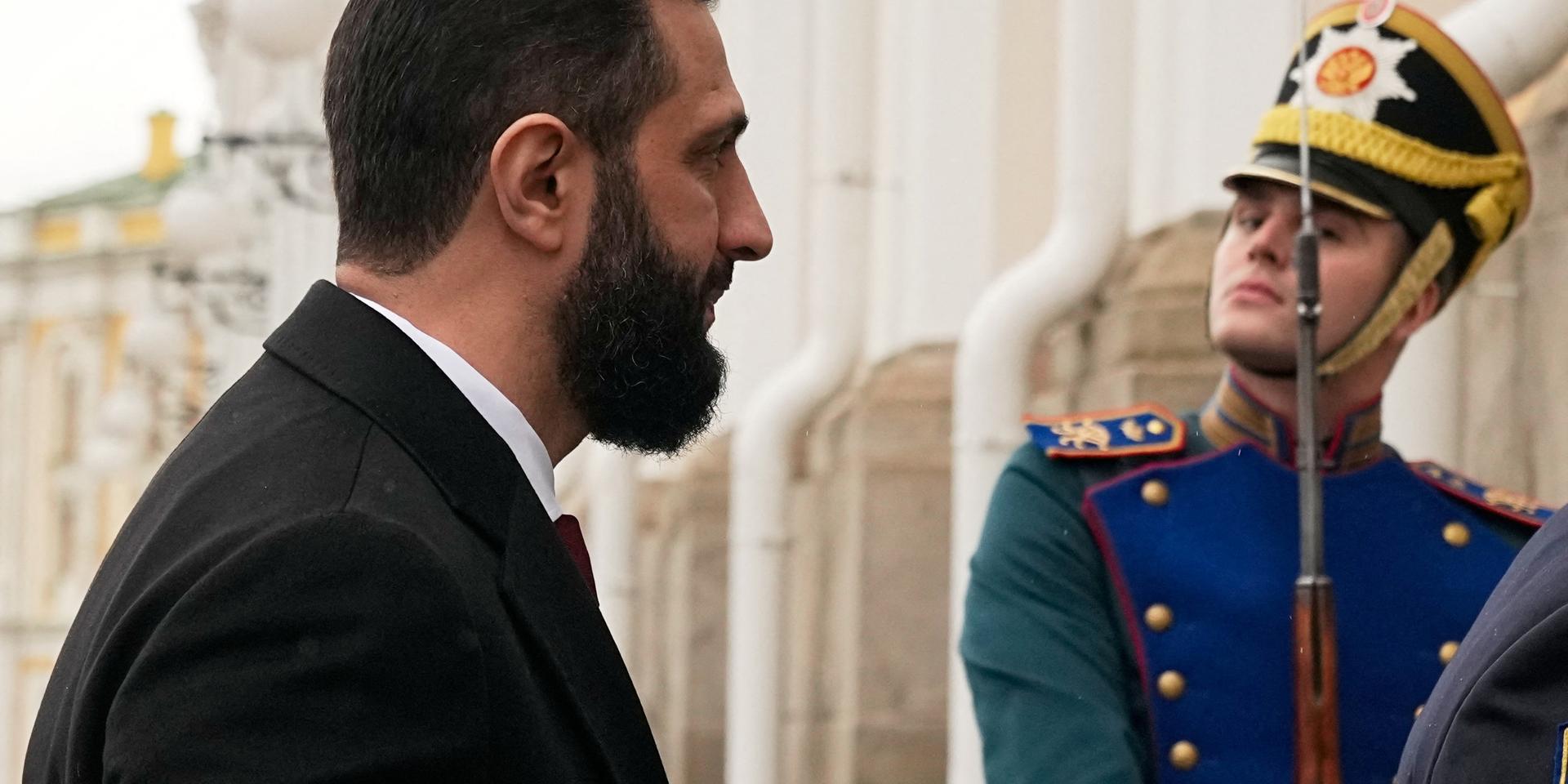 Новый лидер Сирии и глава террористической группировки ХТШ приехал в Кремль требовать выдачи Асада. Главное