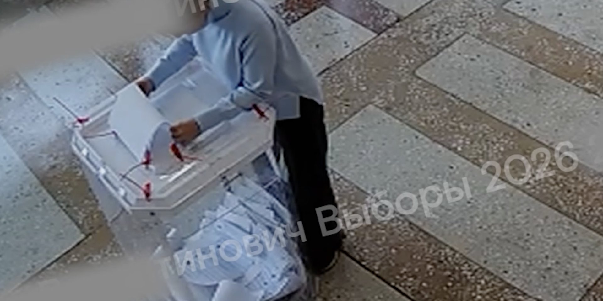 В Марий Эл член избирательной комиссии вбросила две пачки бюллетеней, когда наблюдатели вышли из помещения