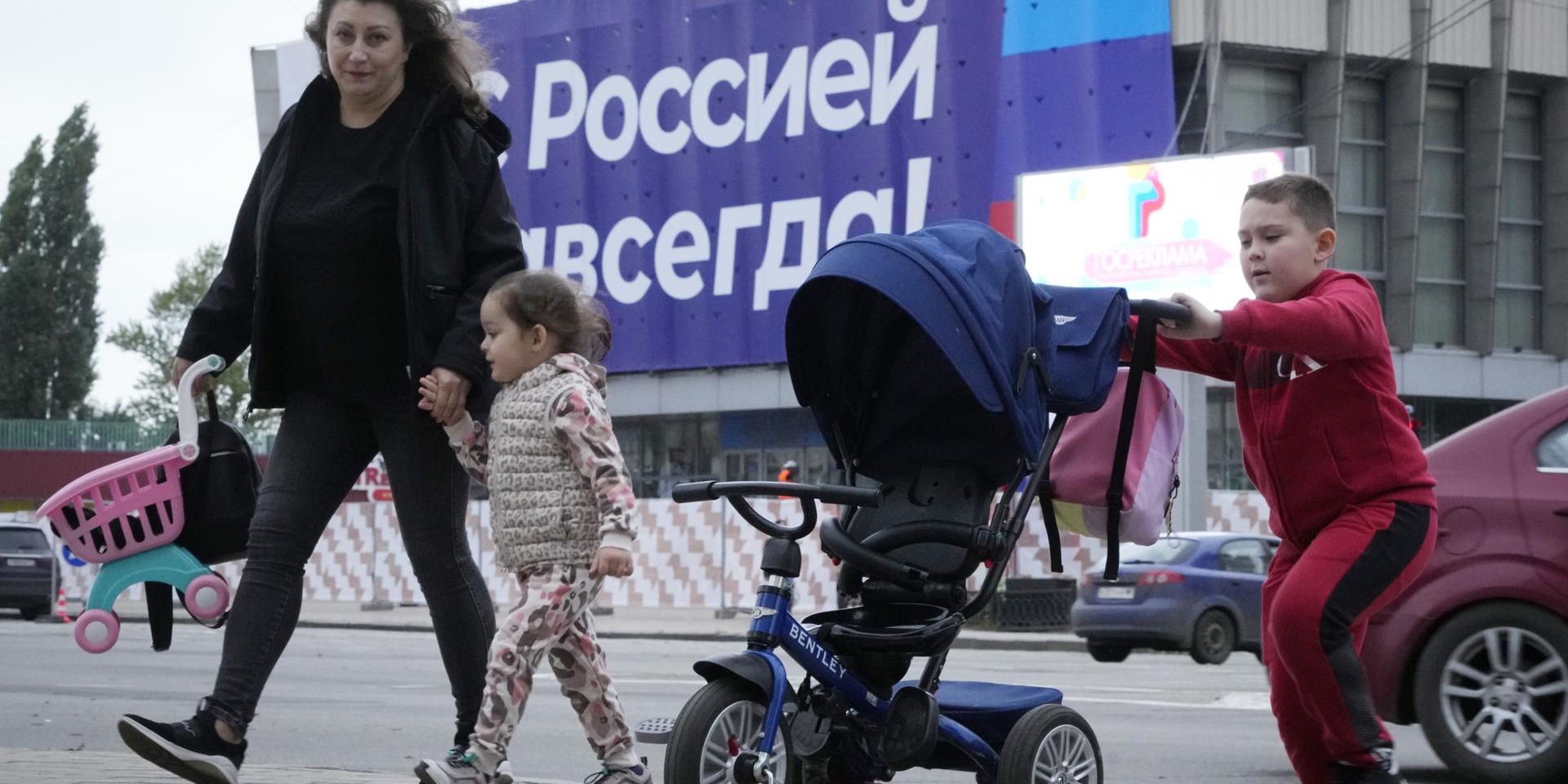 В «ЛНР» создали специальную базу украинских сирот для усыновления, где детей можно выбрать по цвету глаз и волос. Так ли это?