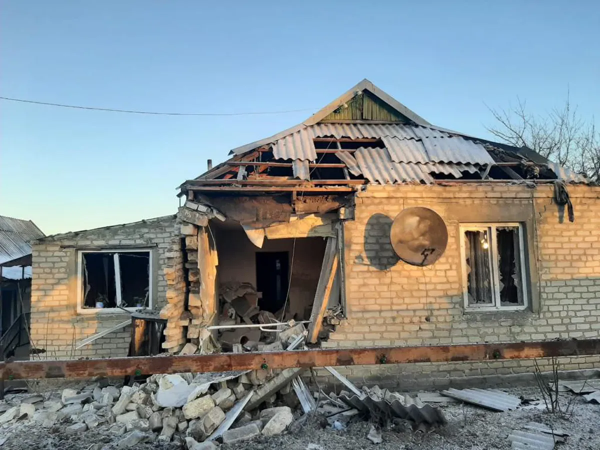 Обстрелянные жилые дома в Донецкой области во время объявленного Россией перемирия 