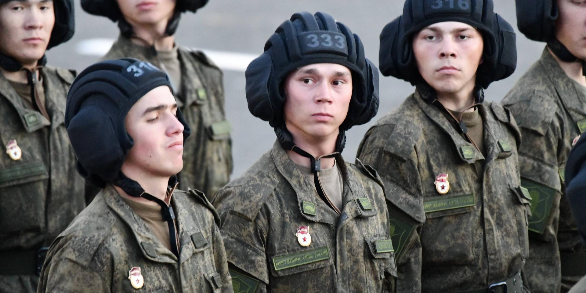 «У них отца убили, а я им билеты в цирк»