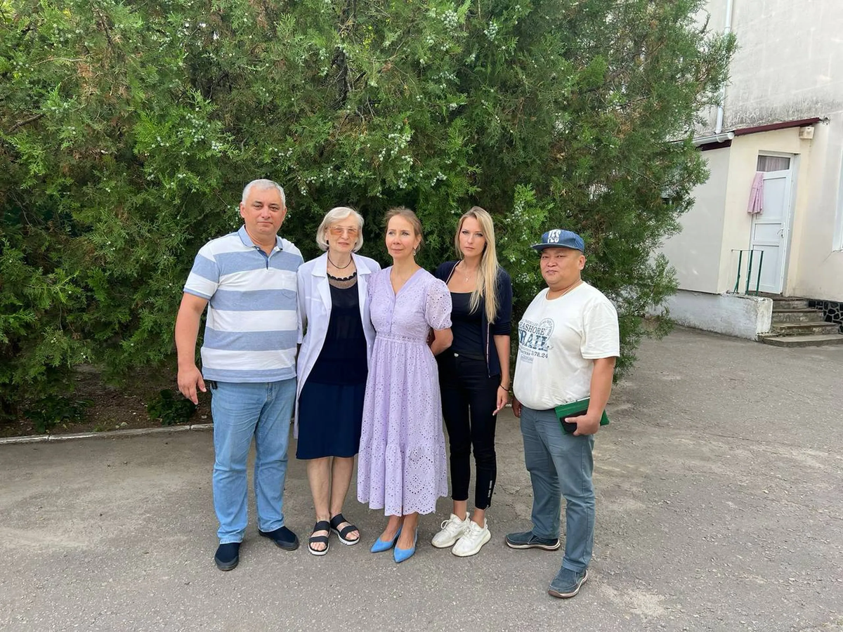 Inna Varlamova (center), Yana Lantratova (right), and Tatyana Zavalskaya, appointed head of the Kherson orphanage after the occupation (left), in the Kherson Oblast