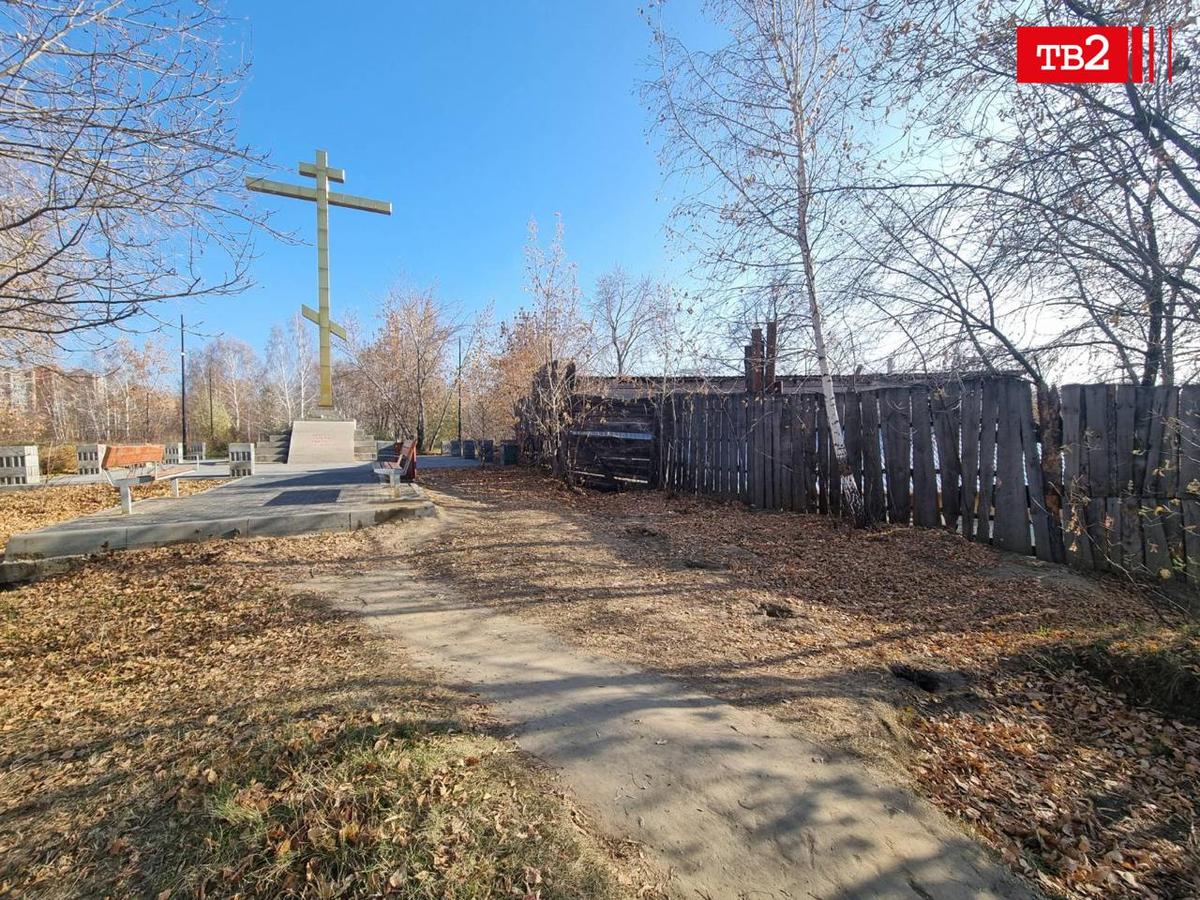 Место, где стояли столбы в память о репрессированных (после их сноса)