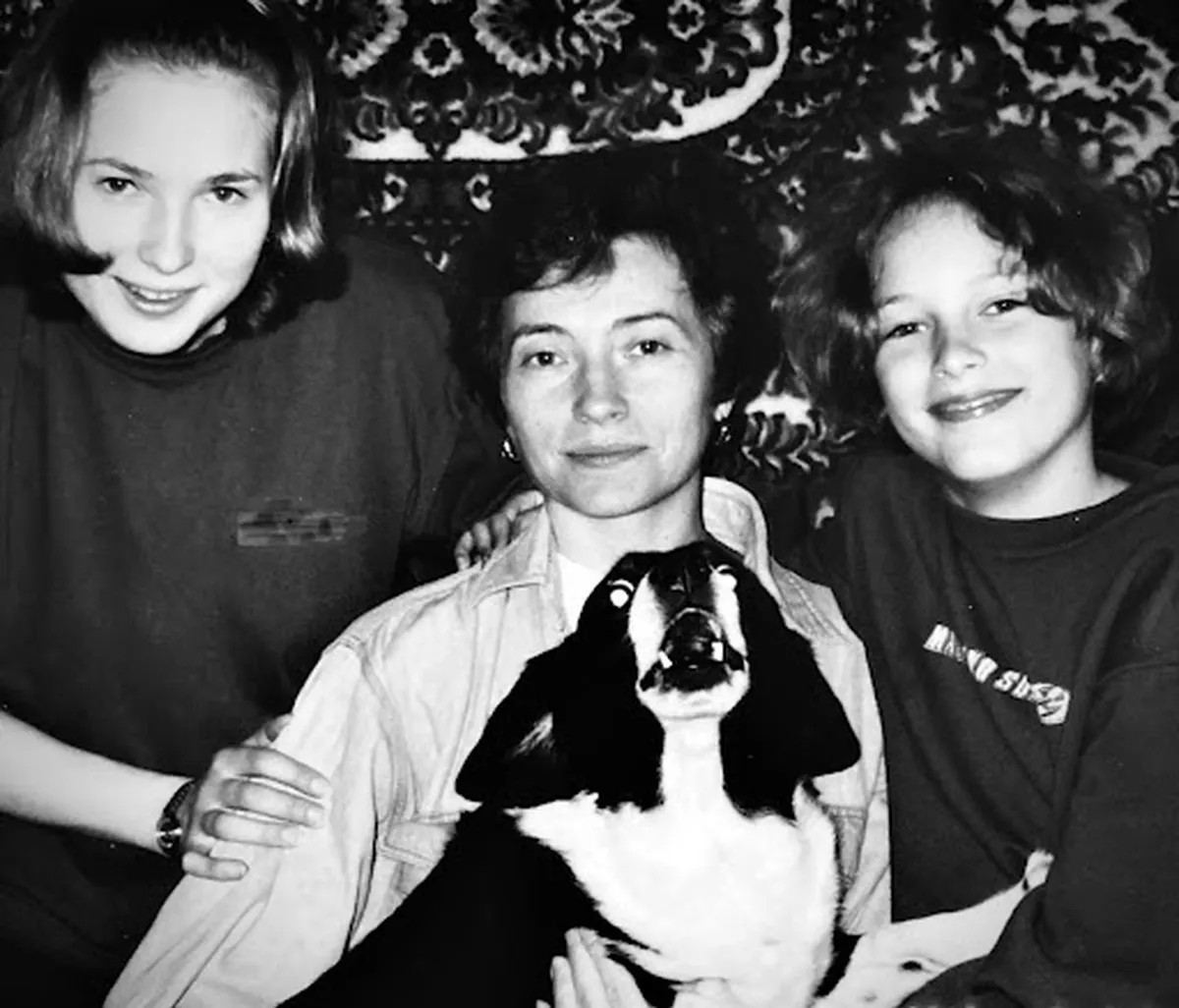 Cлева направо: Аня (старшая сестра Саши), Надежда и Саша