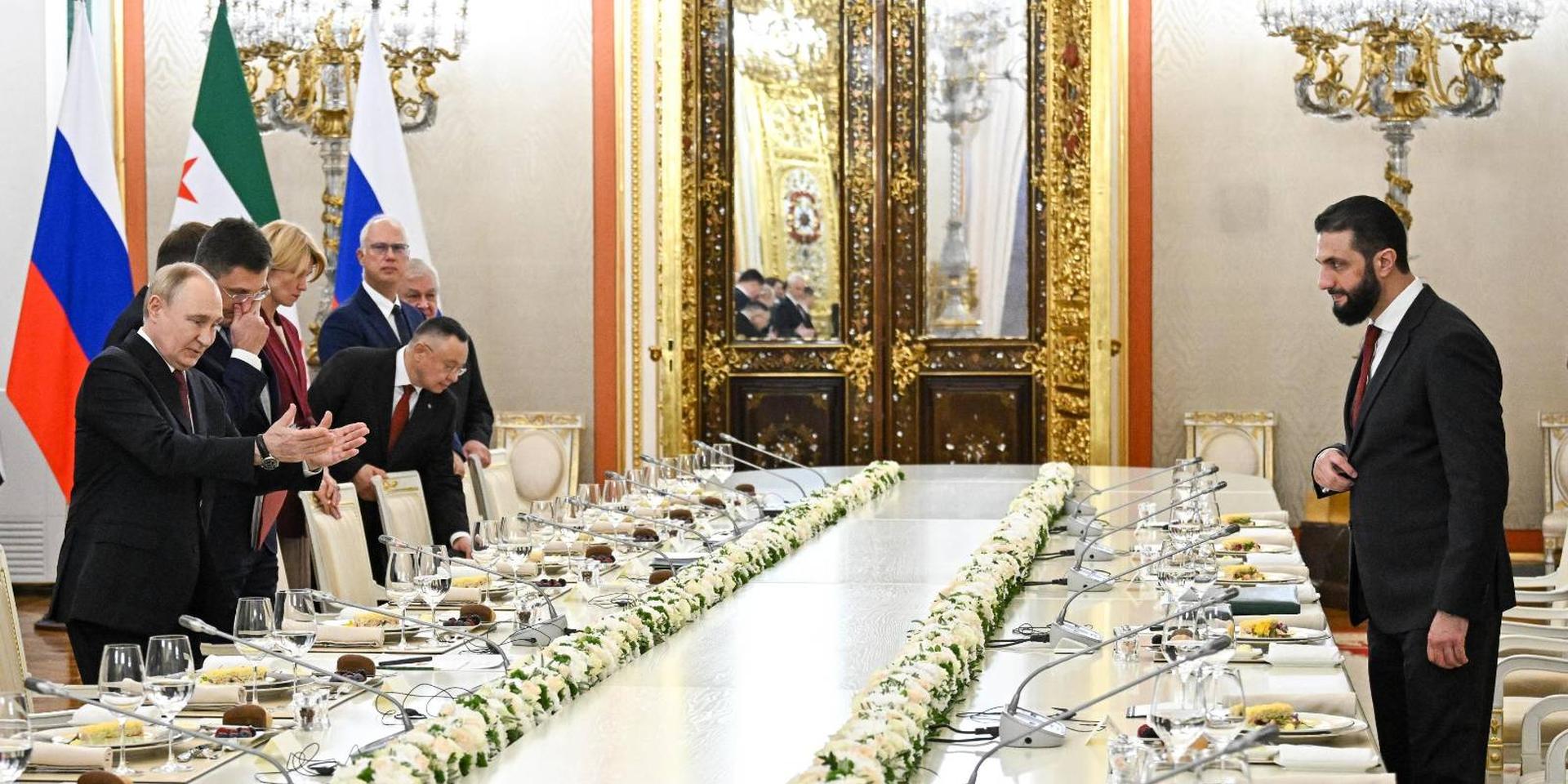 Новый лидер Сирии в Кремле. Задержание уличной певицы Наоко. Разногласия из-за «стены дронов» в ЕС