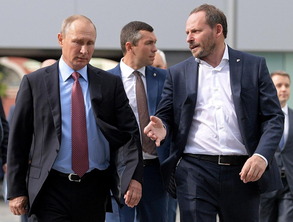 В 2021 году офис «Яндекса» посетил Владимир Путин — на фото он с Аркадием Воложем