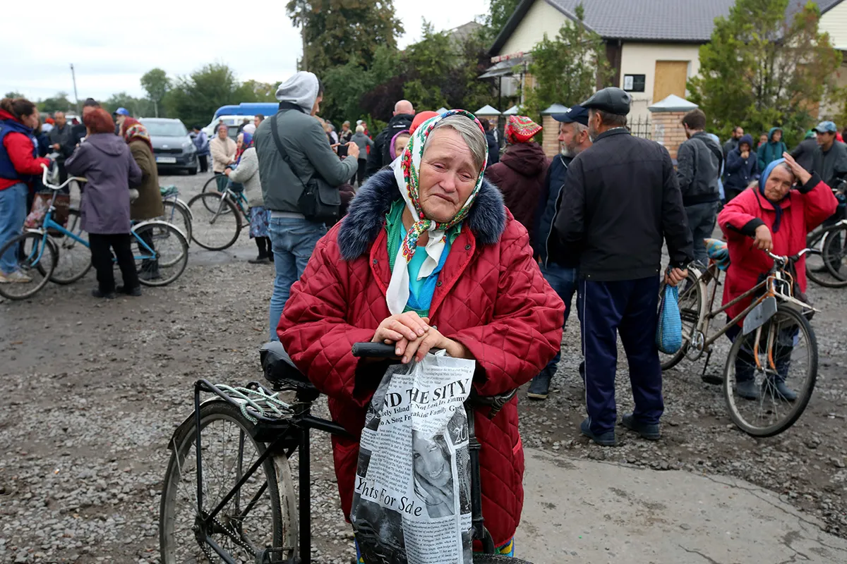 Местные жители села Вербовка Балаклейского района после освобождения от российской оккупации