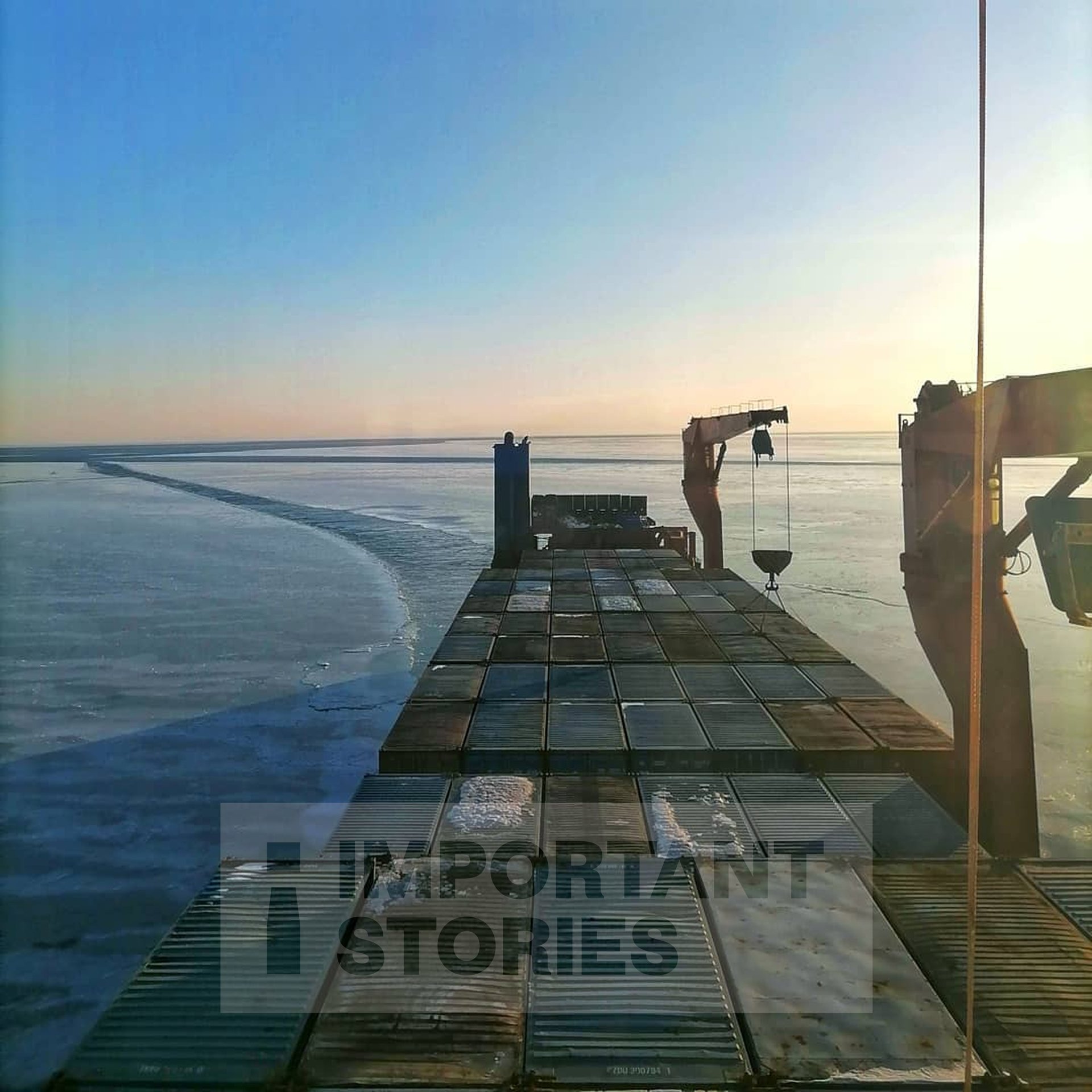 Images of the Lady R with cargo: munitions from the DPRK were transported in containers identical to these