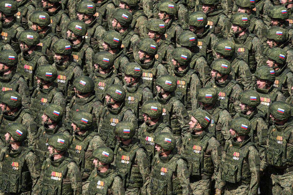 С каждым годом на параде всё больше участников вторжения в Украину, но лишь единицы ветеранов Великой Отечественной войны