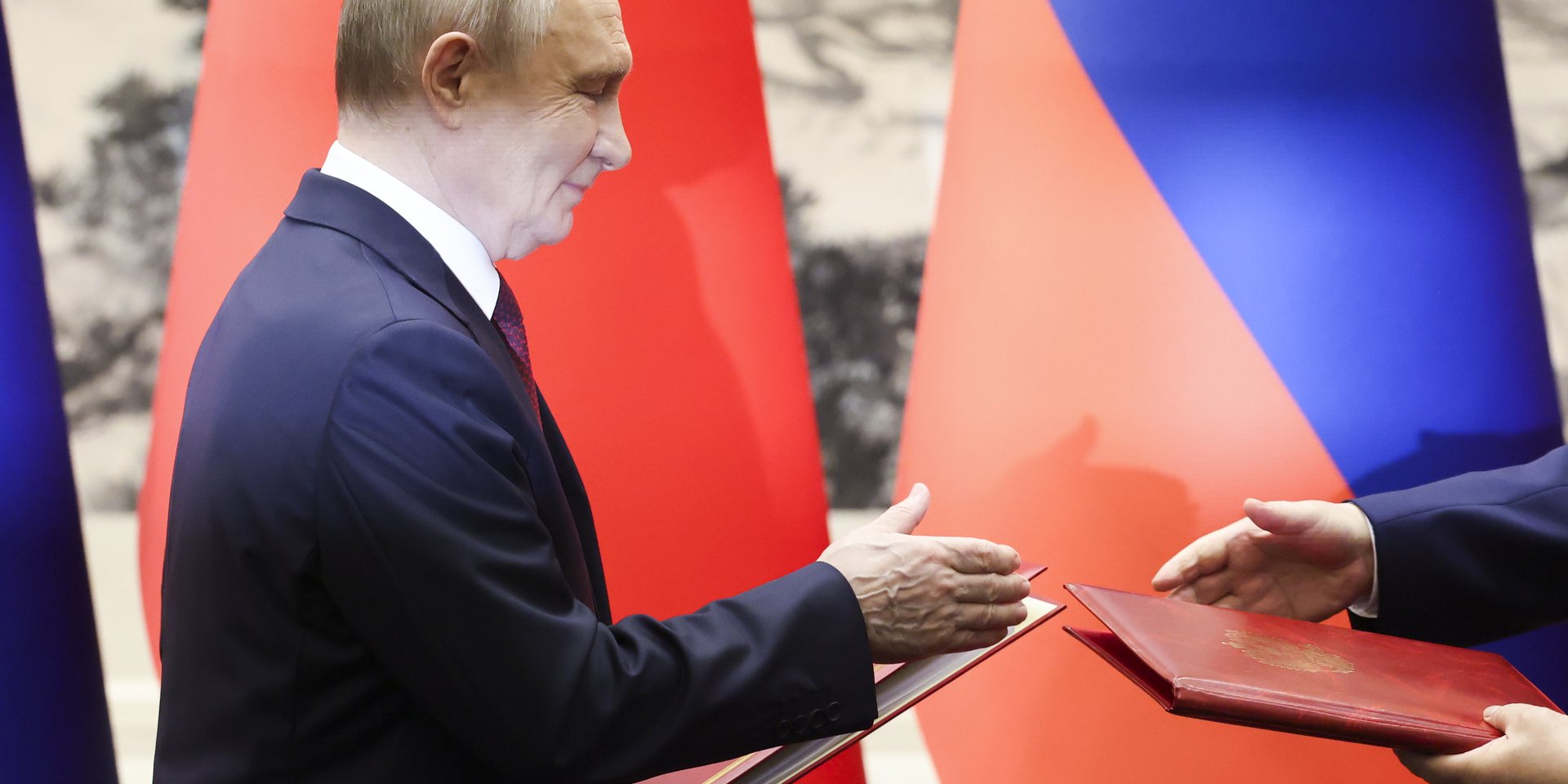 Владимир Путин завершил свой визит в Китай и вернулся в Россию с практически пустыми руками