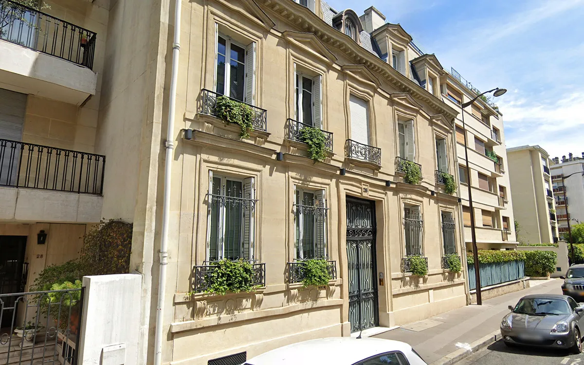 Особняк на улице Шарля Лаффита в коммуне Нёйии-сюр-Сен рядом с Парижем. С 2007 по 2017 год он принадлежал компании Андрея Гончаренко.