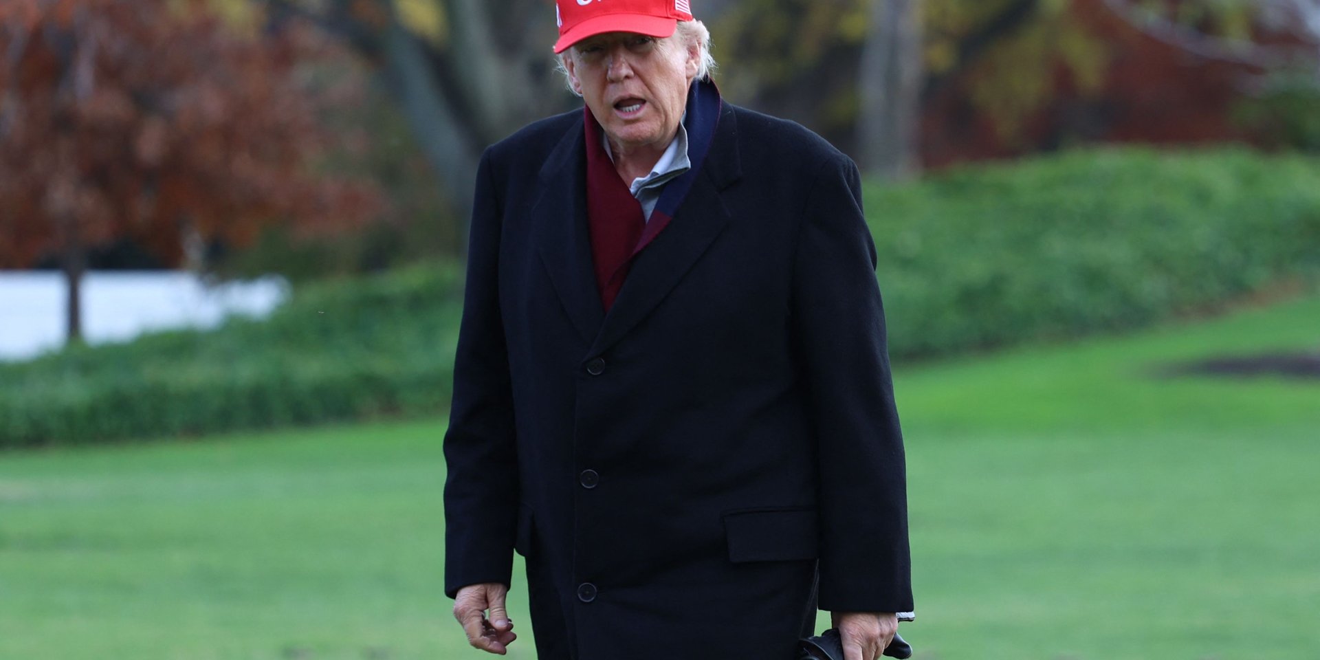 «Полный хаос. Позор». Трамп не вдавался в детали мирного плана по Украине, к которому принуждает Зеленского