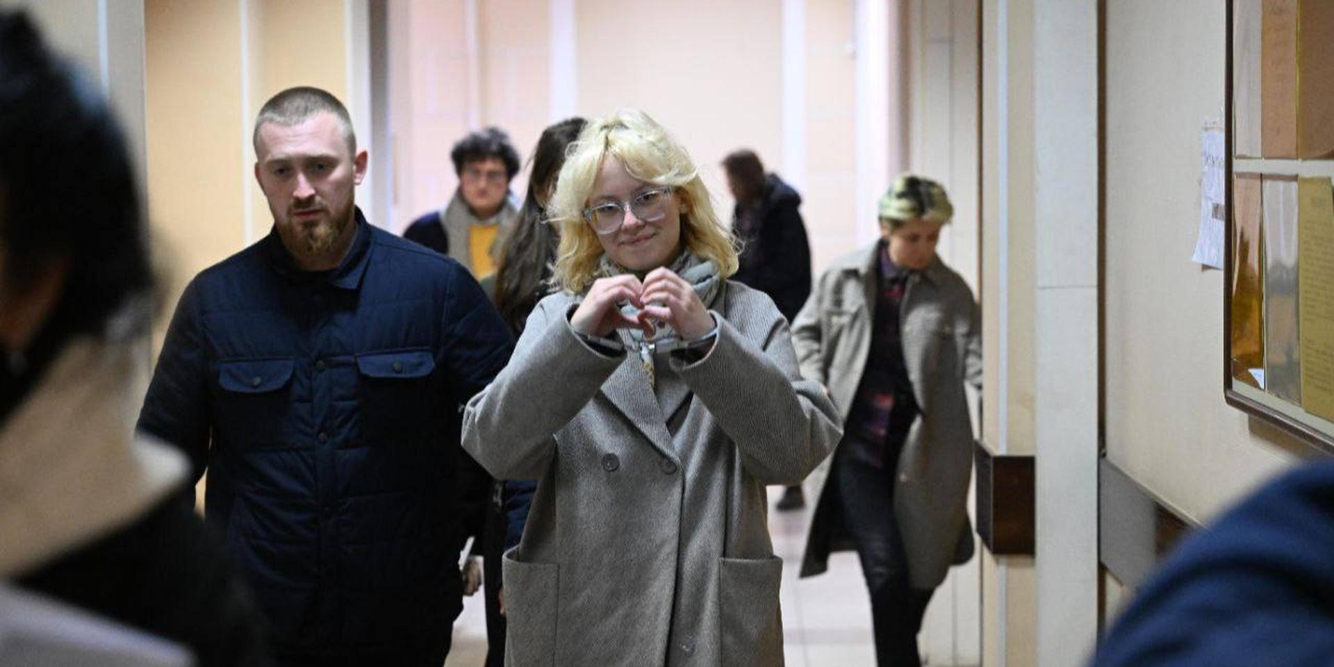 Уличную певицу Наоко арестовали на 13 суток за исполнение «запрещенных» песен в центре Петербурга 