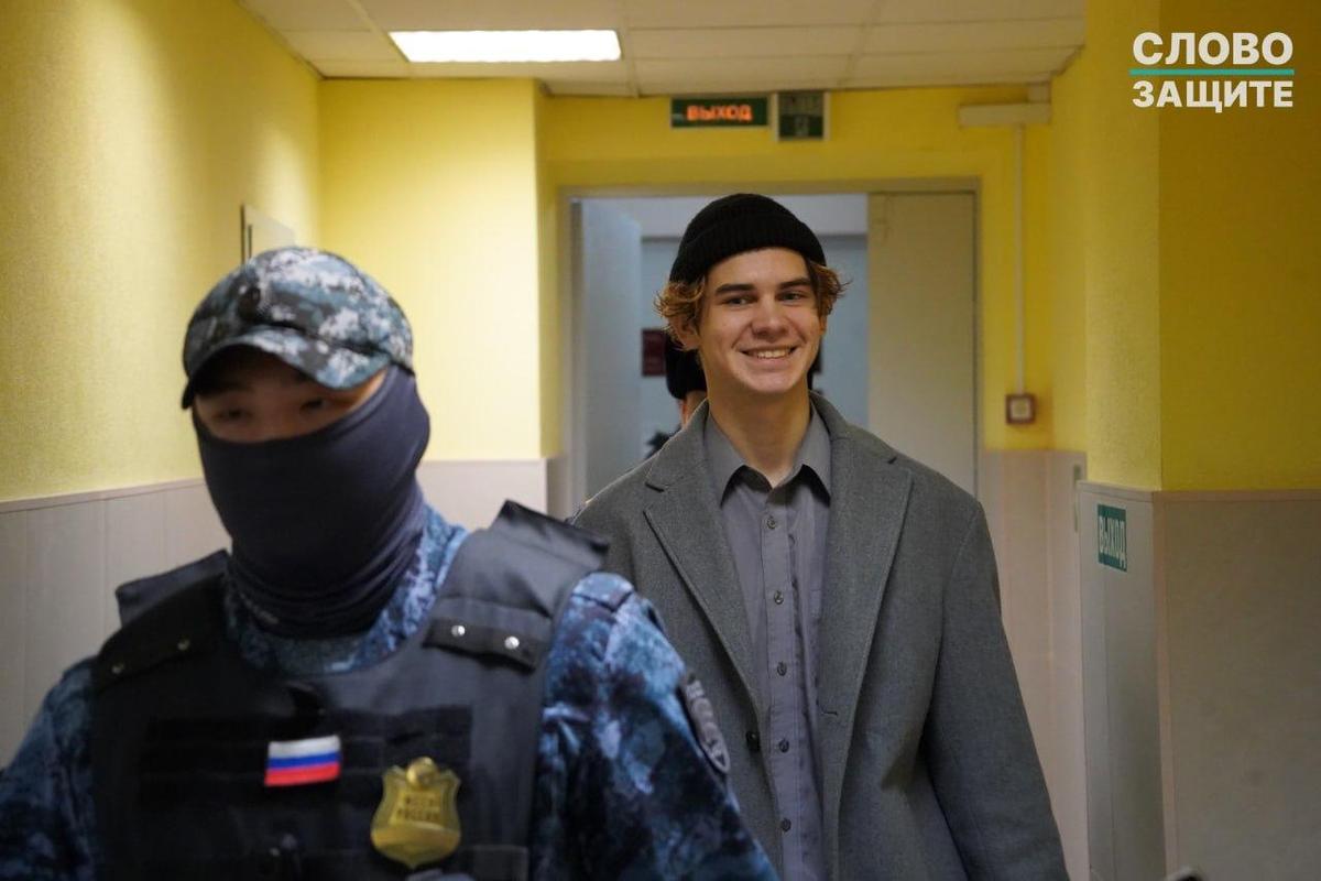 Владислав Леонтьев