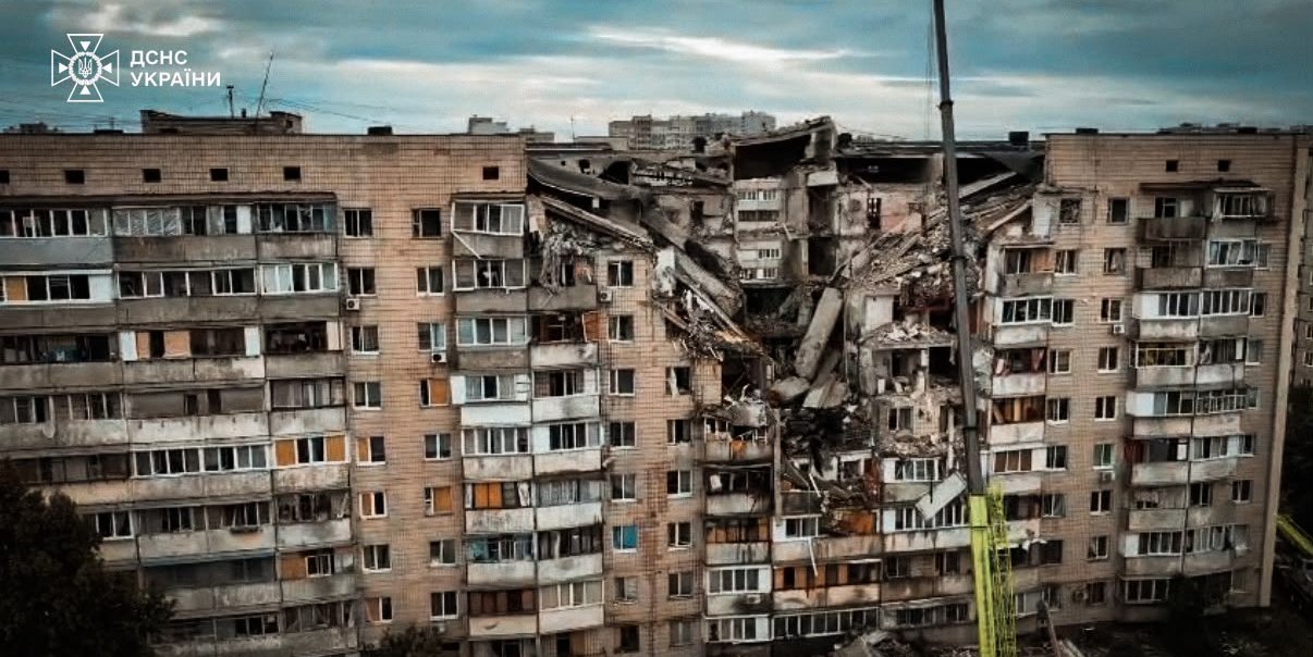 Более 10 человек погибли, более 40 пострадали в результате массированного удара ВС РФ по Киеву