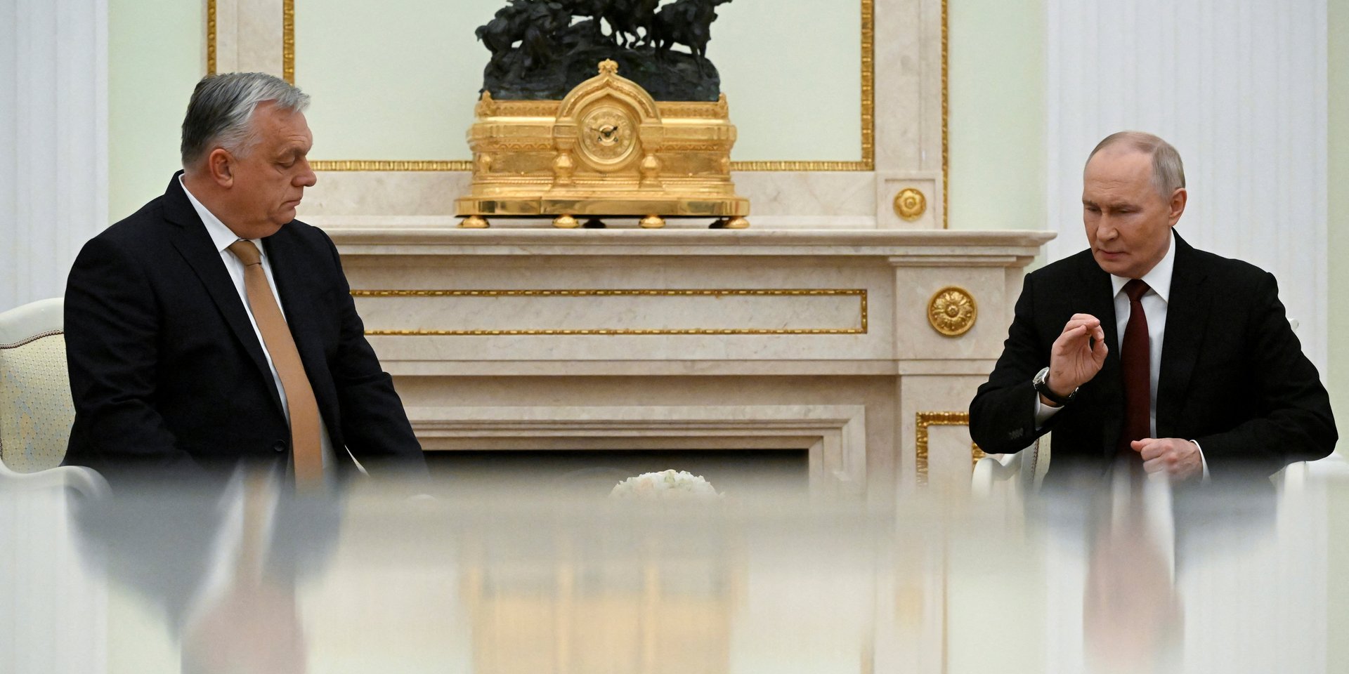 Орбан в разговоре с Путиным сравнил себя с «мышкой, помогающей льву» — Bloomberg 