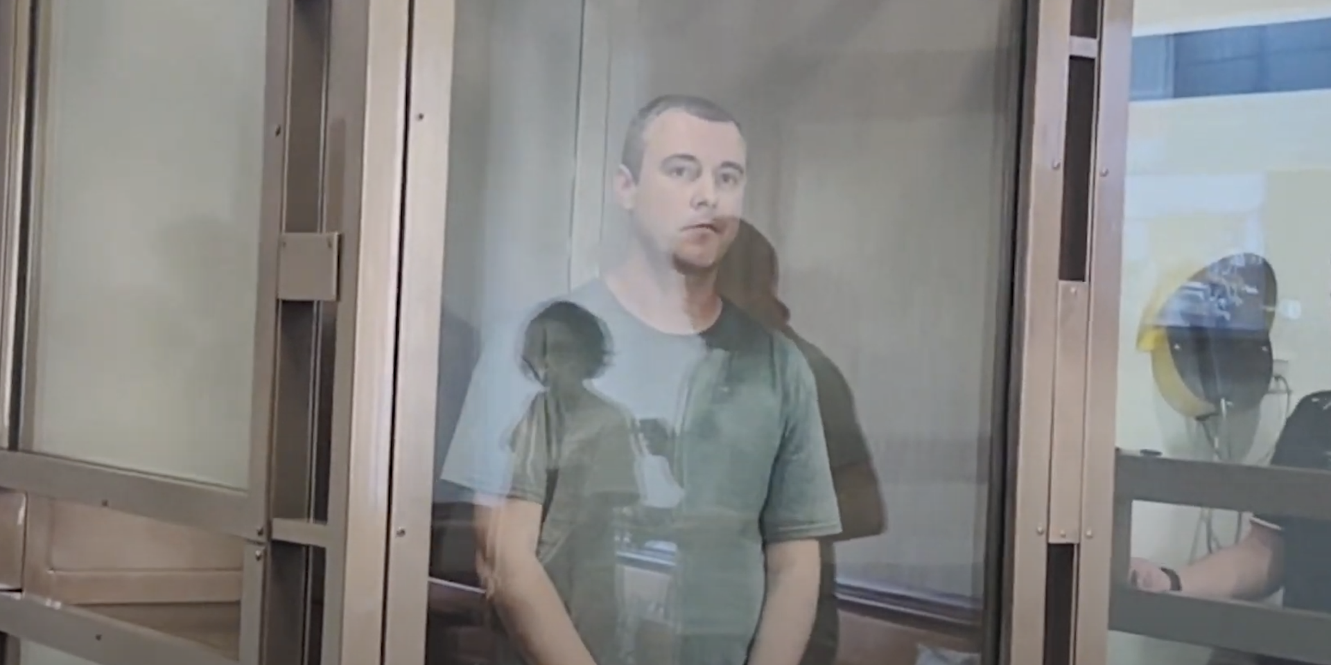 Суд ужесточил наказание москвичу, который высказался против войны в уличном опросе. Его приговорили к пяти годам колонии