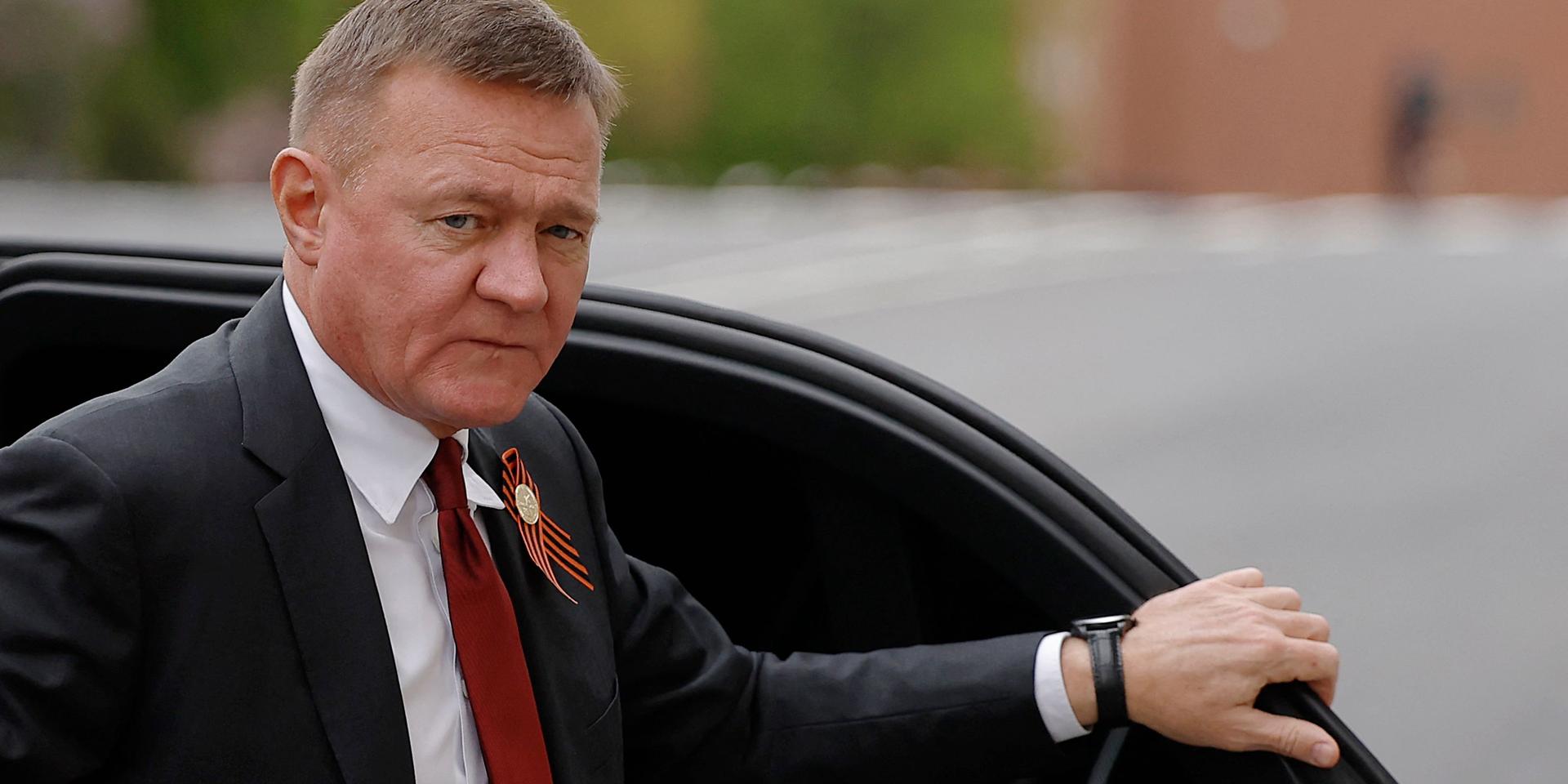 Застрелился глава Минтранса Роман Старовойт. Утром Путин отправил его в отставку. СМИ утверждают, что он покончил с собой еще на выходных