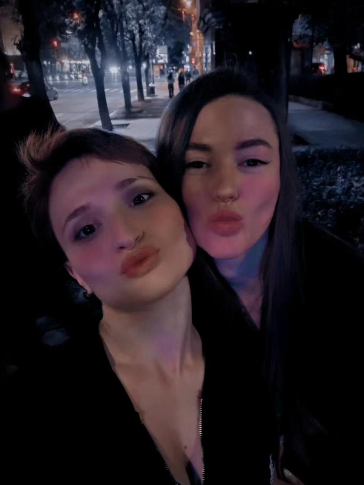 Айшат и Карина