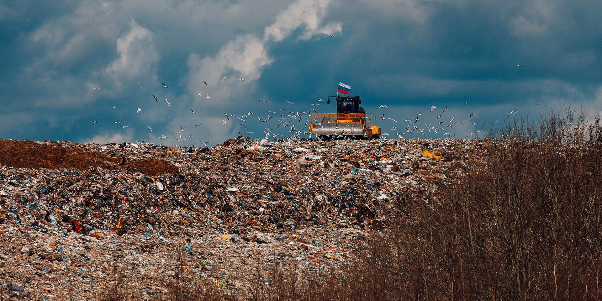 Люди из окружения президента России поделили между собой мусорный рынок на 2 триллиона рублей