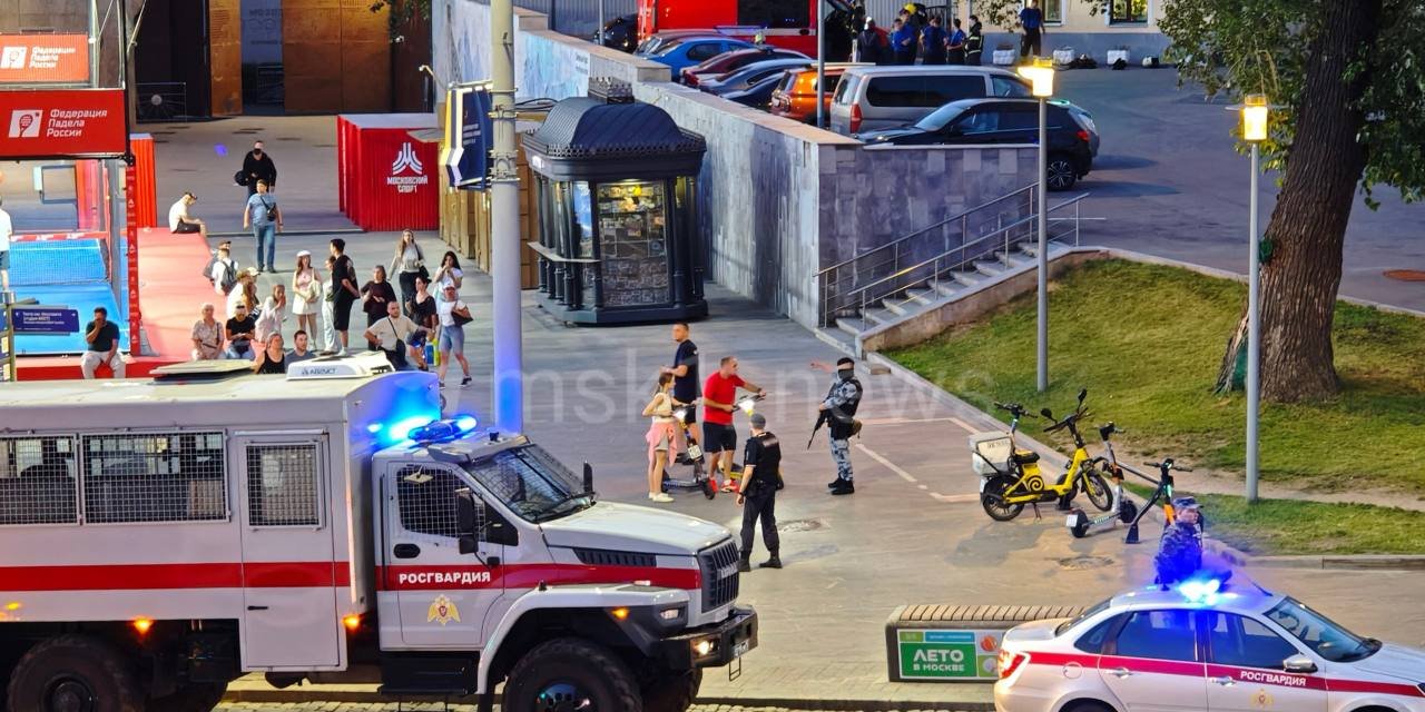 Взрыв в сталинской высотке на Баррикадной. Трое погибли, 17 ранены